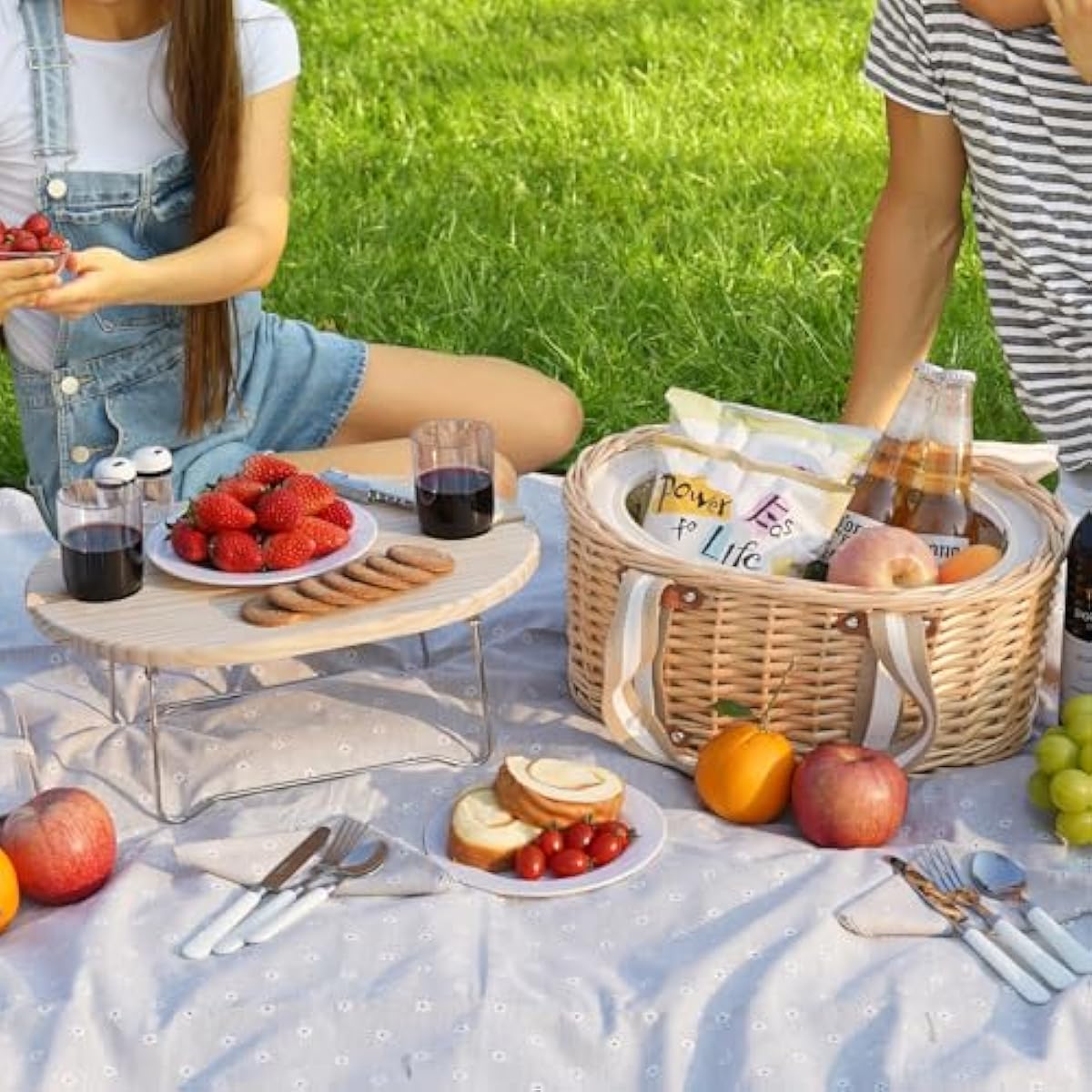 Picnic Basket Set for 2 - Wicker Insulated Picnic Basket with Waterproof Blanket, Folding Wine Picnic Table & Cutlery Kits, Picnic Baskets Kit for Camping, Outdoor, Valentine (White Flower)