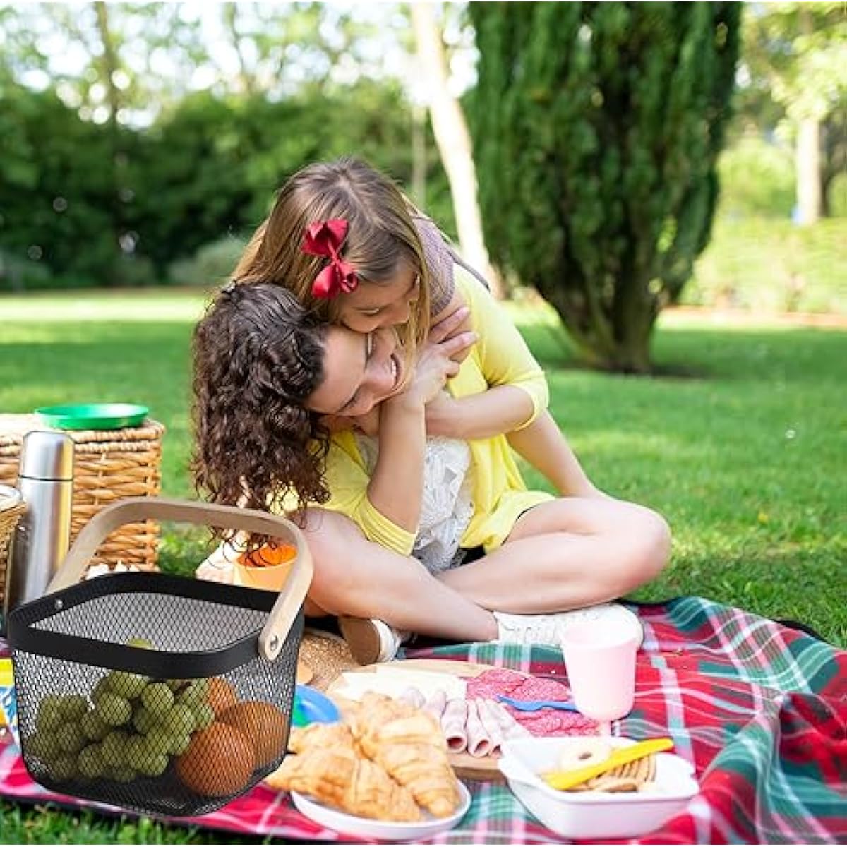 Cheardia 2 Pack Picnic Baskets, Metal Mesh Harvest Basket with Foldable Wooden Handle, Rectangle Garden Storage Basket Bin for Vegetable Fruit Garden Kitchen Cabinet Picking Gathering