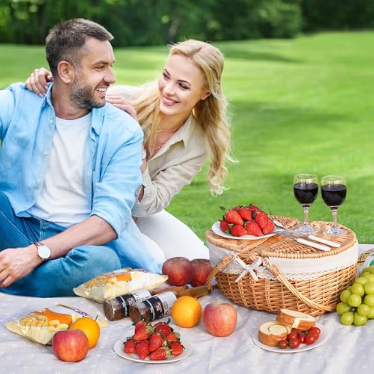 Happypicnic Wicker Picnic Basket with Handle, 15" Large Empty Picnic Basket with Lid & Removable Liner, Vintage Hand Woven Basket for Picnics, Camping, Veg Picking, Mother's Day, Thanksgiving (Solid)