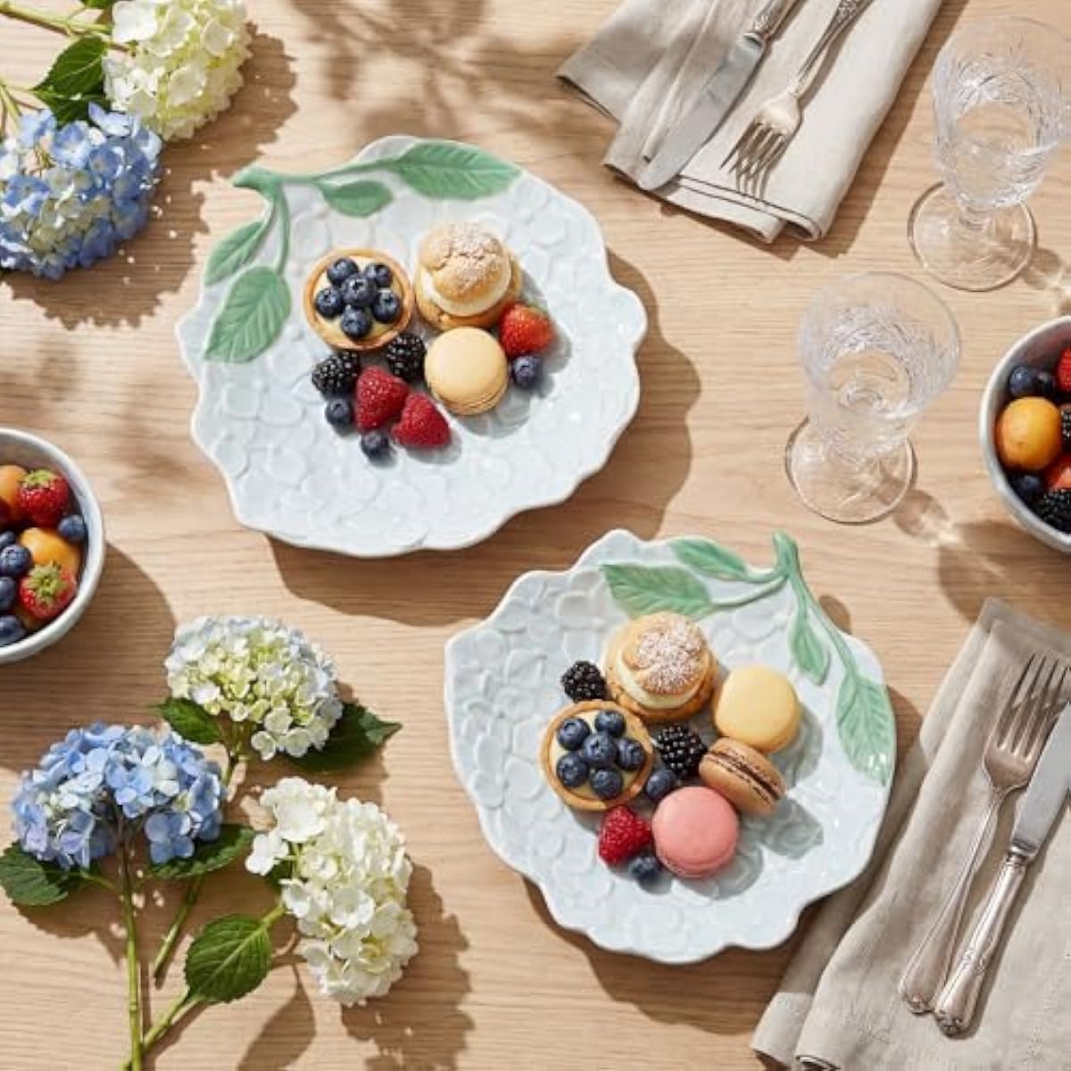 Jinei 8 Inch Hydrangea Ceramic Plates Set of 4, Blue Floral Dinner Plates for Salad Dessert Appetizer, Decorative Dishes for Home Kitchen Spring Summer Baby Shower Birthday Party Tableware Gifts