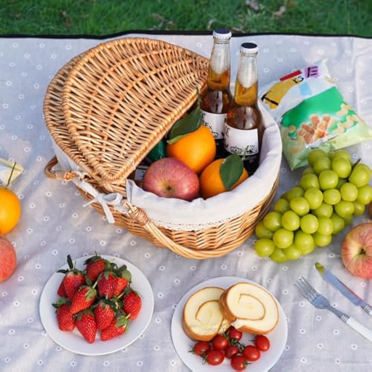 Happypicnic Wicker Picnic Basket with Handle, 15" Large Empty Picnic Basket with Lid & Removable Liner, Vintage Hand Woven Basket for Picnics, Camping, Veg Picking, Mother's Day, Thanksgiving (Solid)