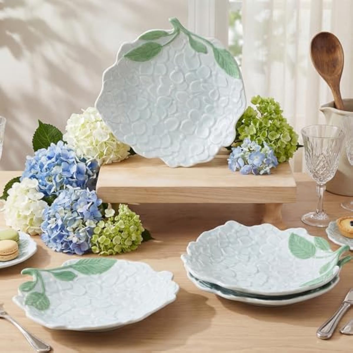 Jinei 8 Inch Hydrangea Ceramic Plates Set of 4, Blue Floral Dinner Plates for Salad Dessert Appetizer, Decorative Dishes for Home Kitchen Spring Summer Baby Shower Birthday Party Tableware Gifts